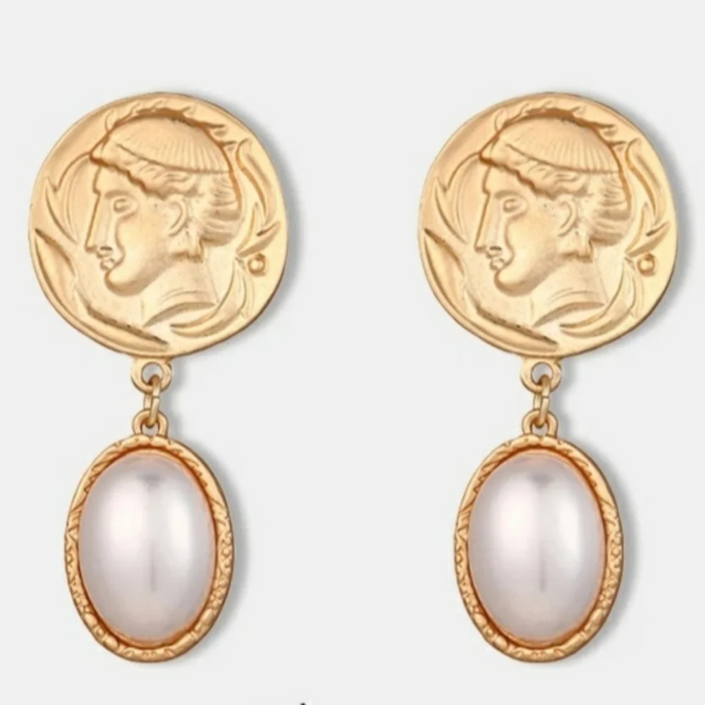 Chic Gold Vintage Portrait Pearl Coin Dangle Earrings